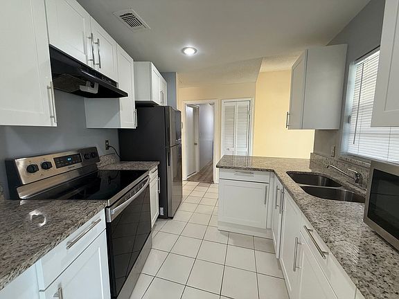 3rd image of 4712 Dandelion Dr
