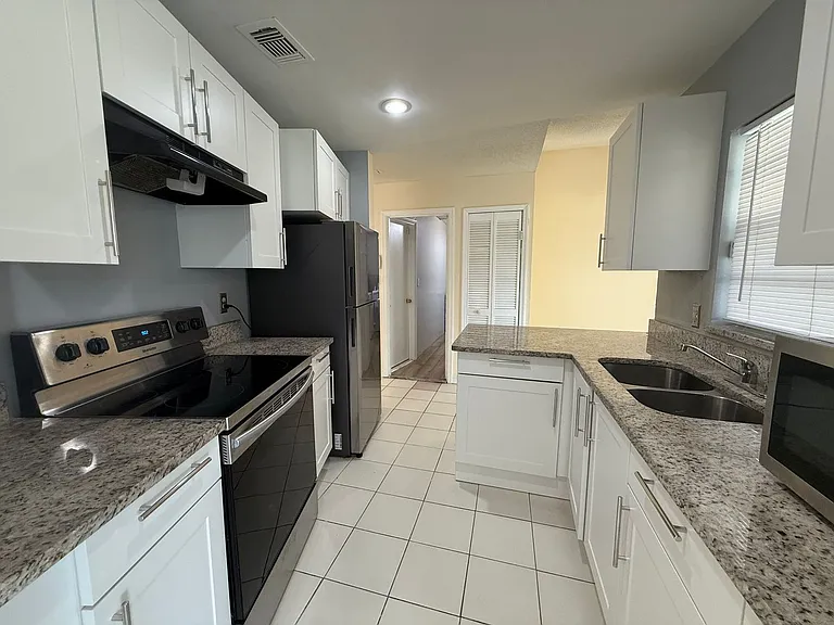 4712 Dandelion Dr — Photo 3