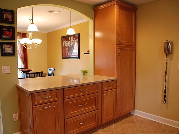Kitchen Bar/Pass Thru