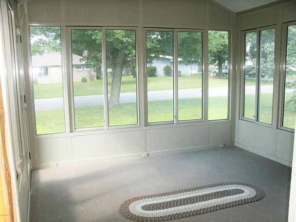 3rd image of 312 Country Club Ter