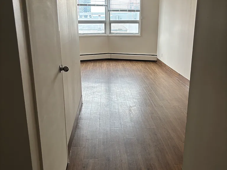 825 8th Ave SW #1 — Photo 1