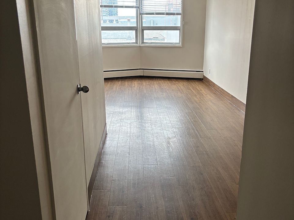 1st image of 825 8th Ave SW #1