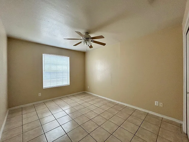 203 Martingale Ln #40 — Photo 14