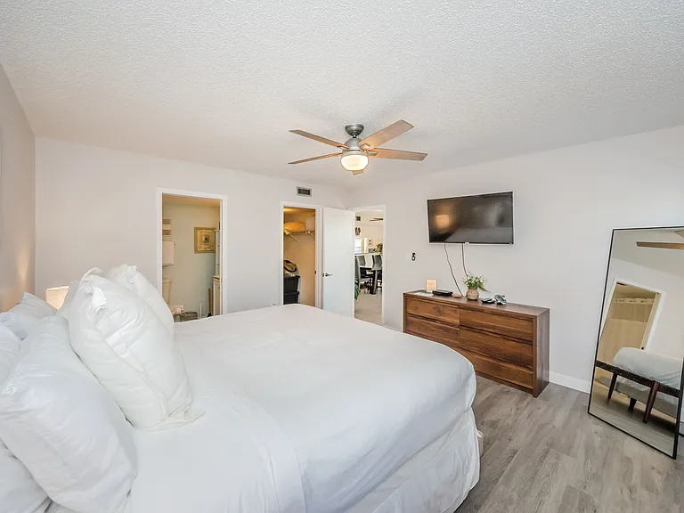 15 Glendale St #1B — Photo 24