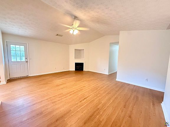 4th image of 320 Mill Meadow Rd
