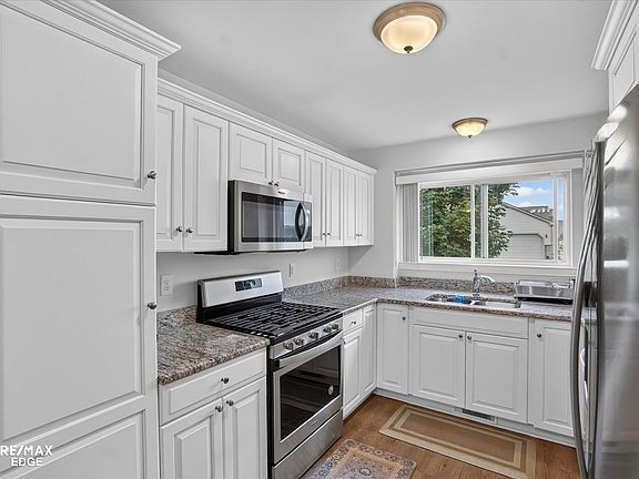 5th image of 33009 Mitchell St