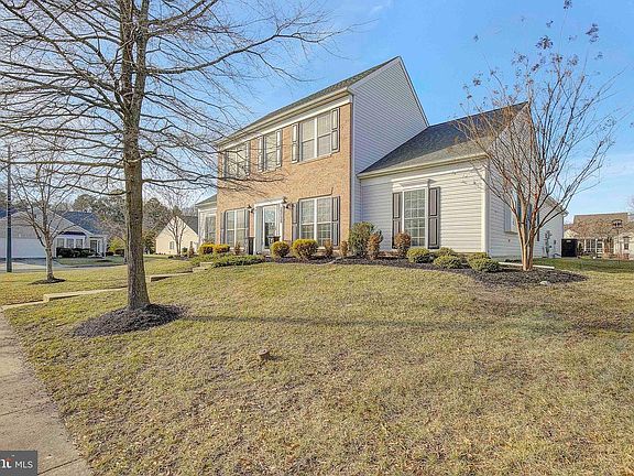 4th image of 29728 Dustin Ave