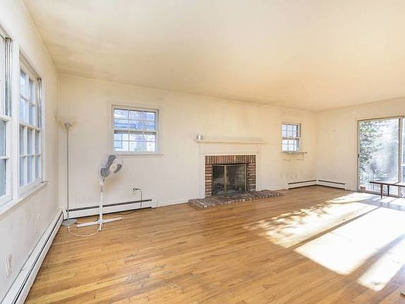 4th image of 22 Island View Dr W