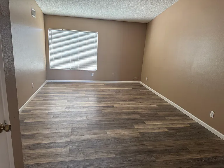 5037 N 69th Ave — Photo 13