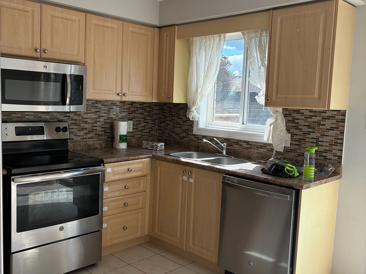 3 bed, $2,400 — Photo 4