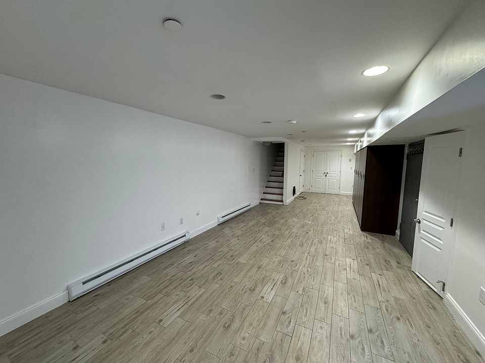 1st image of 1188 Fairfax Ave #Basement