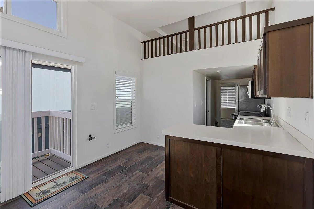 971 W Main St — Photo 3