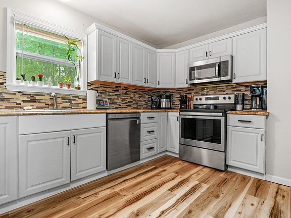 3rd image of 106 Seneca Trl