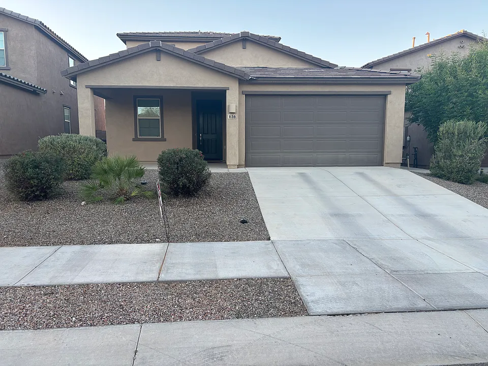 656 W Calle El Teclado
