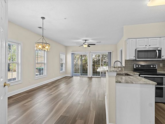 5th image of 5042 Belleglen Dr. #101