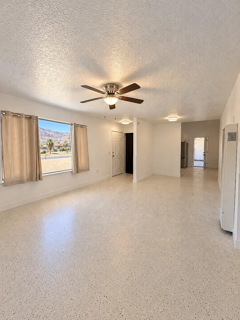 Welcome Home!! 3 Bedroom 2 Bathroom Home Sweet Home!! — Photo 4