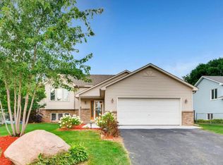 1958 Helmo Ave N, Oakdale, MN 55128