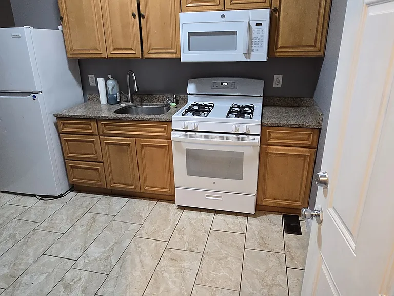 139 Lawrence St #1 — Photo 7