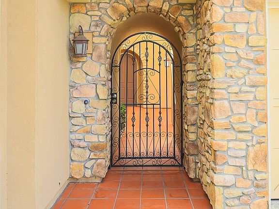 4th image of 3967 Golden Terrace Ln