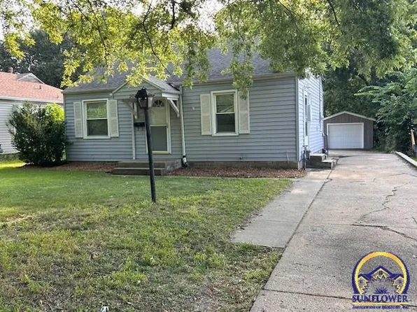 2032 SW Randolph Ave, Topeka, KS 66604