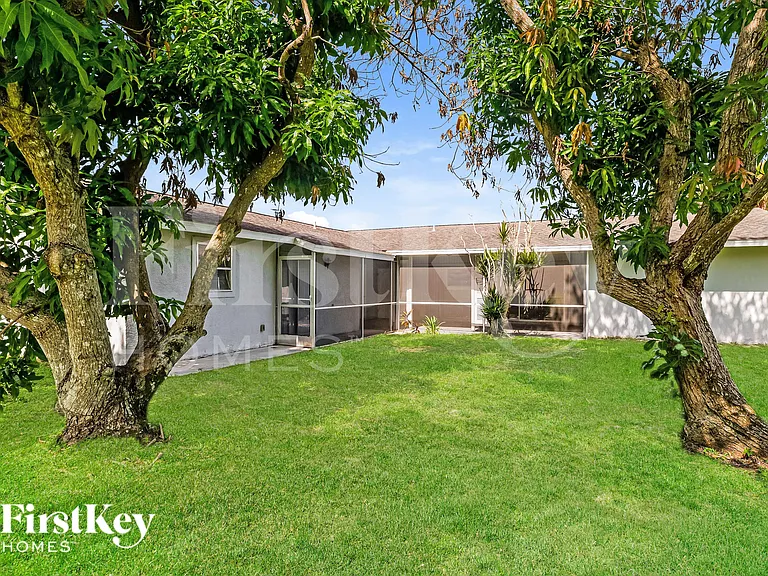 687 SW Heather St — Photo 17