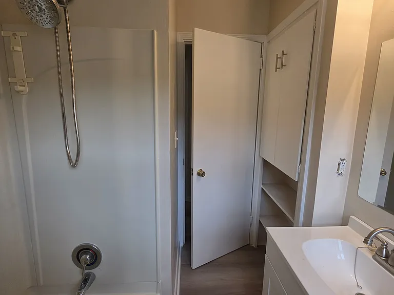 1421 & 1423 Creighton Ave #1421 — Photo 7