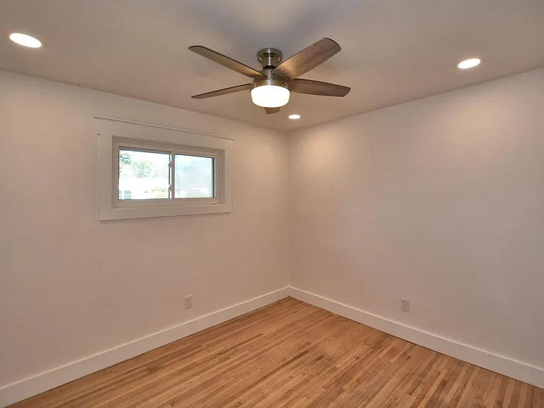 109 Edgemont Dr — Photo 35