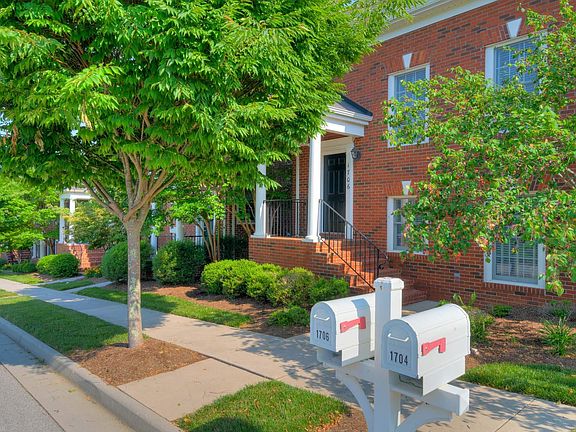 3rd image of 1706 Honeysuckle Dr