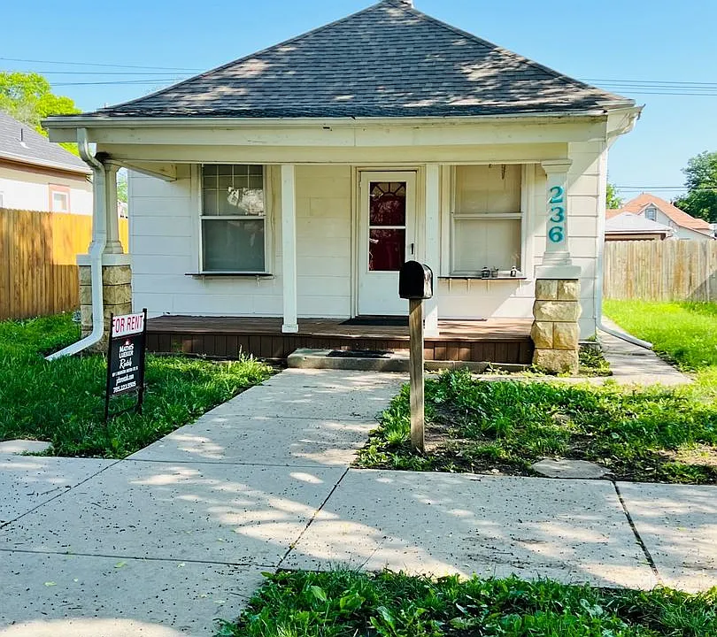 236 W 10th St
