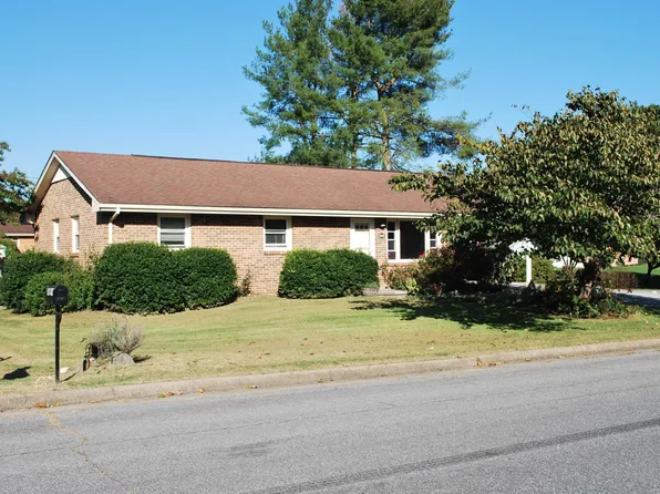 6890 Riverbend Dr, Radford, VA 24141