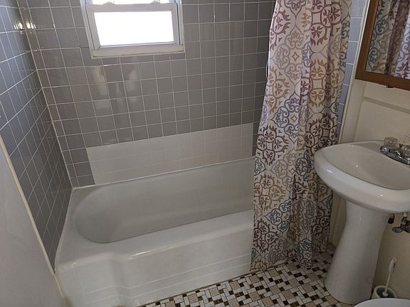 4th image of 466 E Olive St #B