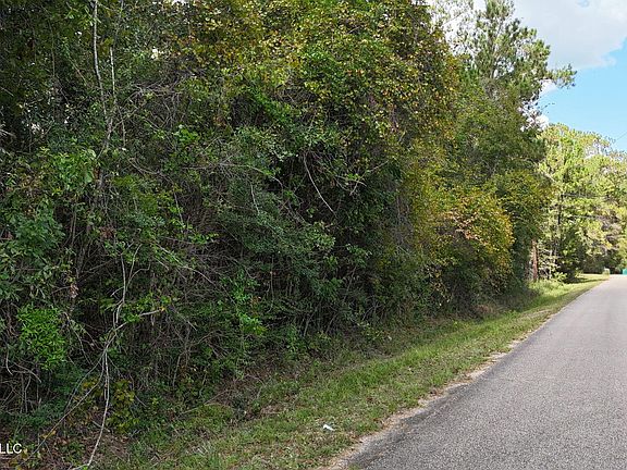 4th image of Riverline Dr
