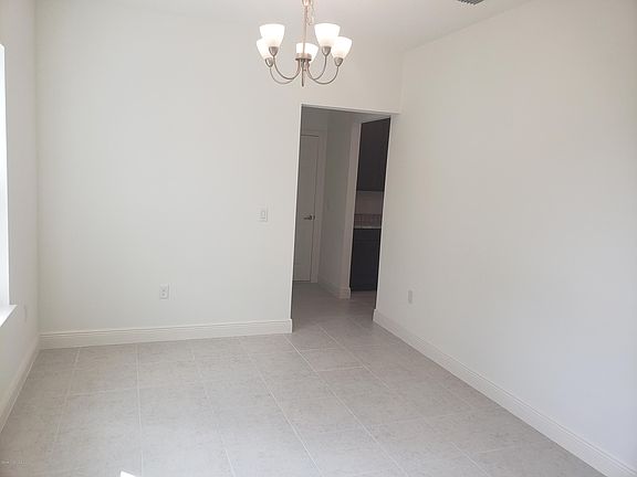 4th image of 1006 SE Apricot Ave