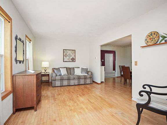 4th image of 607 E Doty Ave