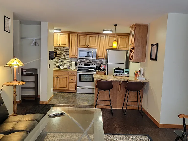 1800 Lasalle Ave #106 — Photo 17