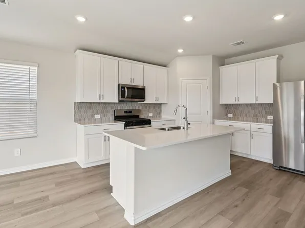 800 Edgehurst Dr, McKinney, TX 75071