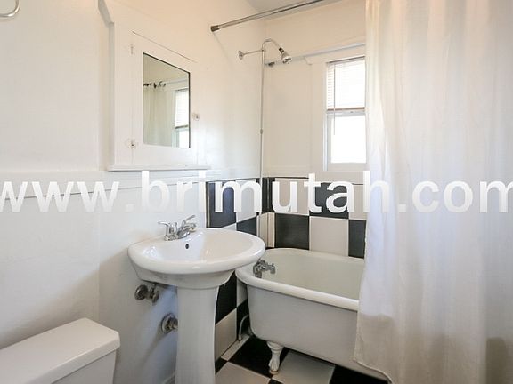3rd image of 572 E Hollywood Ave