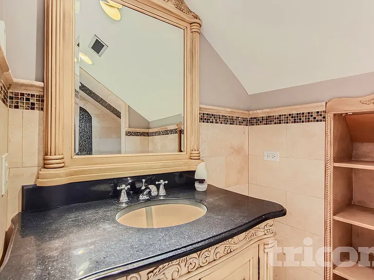 11059 Catherine Dr — Photo 3