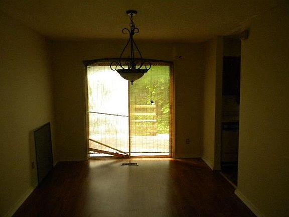 2nd image of 821 Josephine Ct
