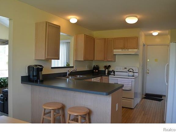 4th image of 1331 Oaklawn Dr