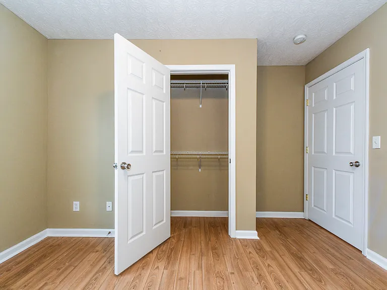 Silver Creek Apartments — Photo 29