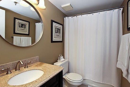 2nd image of 1300 W Altgeld St #136