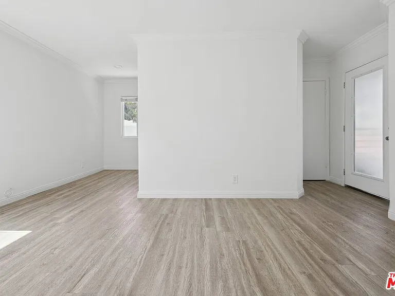 6612 De Longpre Ave #5 — Photo 10