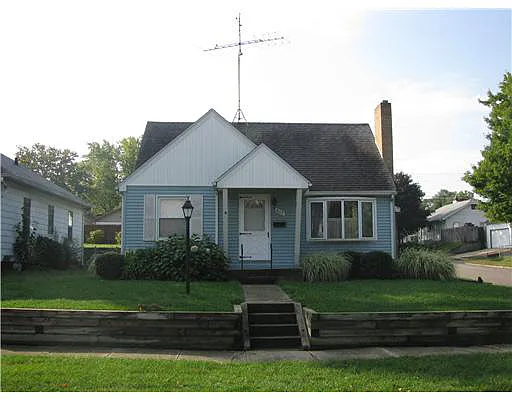 802 E Altgeld St photo 1