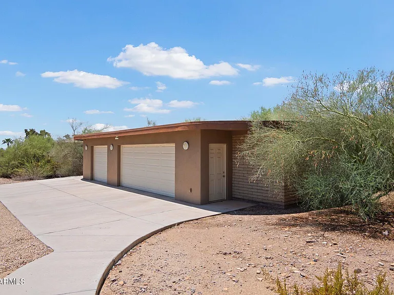 6111 N Palo Cristi Rd — Photo 39