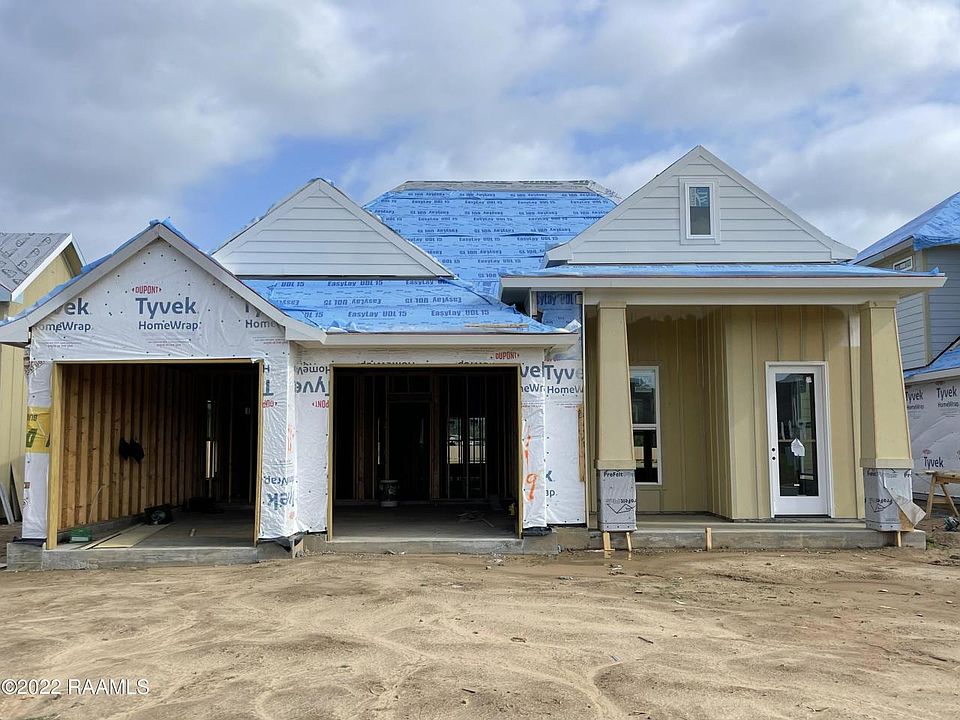 1st image of 119 Lakes Edge Dr