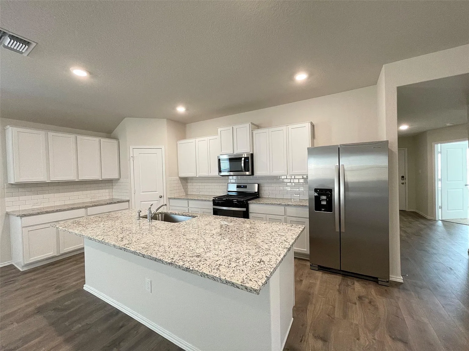 4 bed, 2.0 bath, 1703 sqft, $2,250 — Photo 3