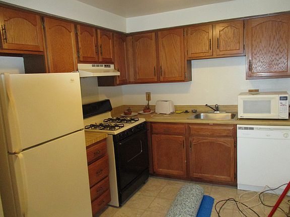 4th image of 13042 Blakeslee Dr #2
