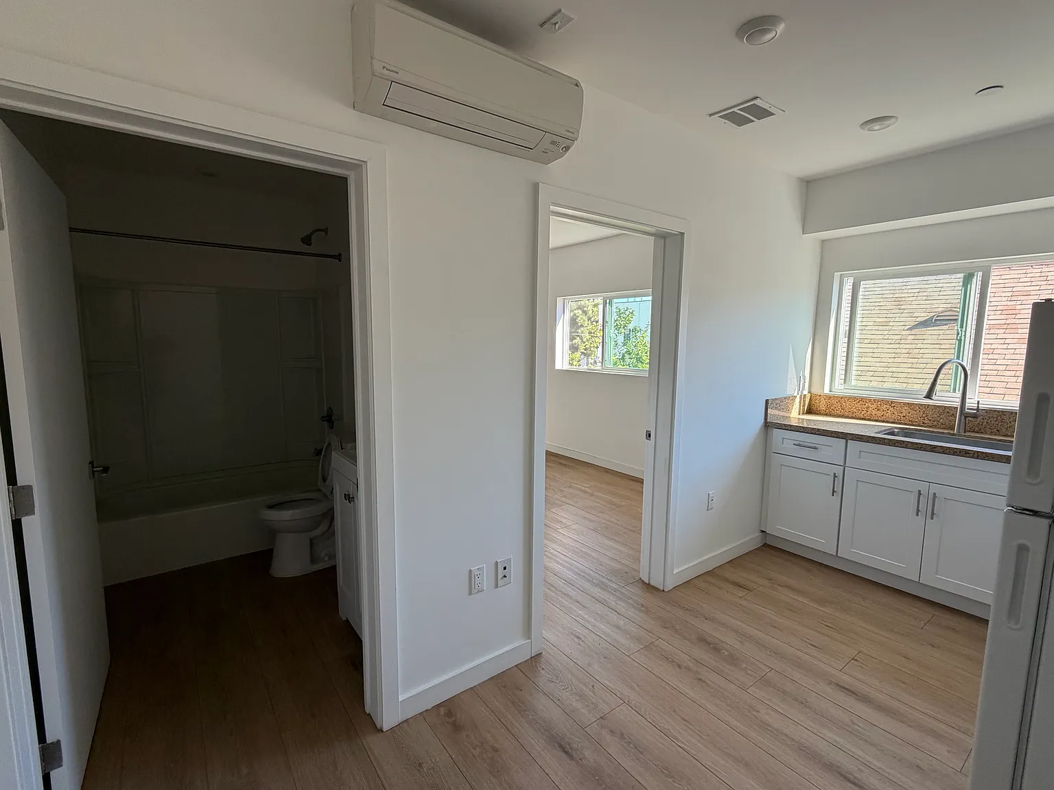 1 bed, 325 sqft, $1,800 — Photo 2