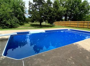 2015 W Cedar Ridge Dr, Mustang, OK 73064